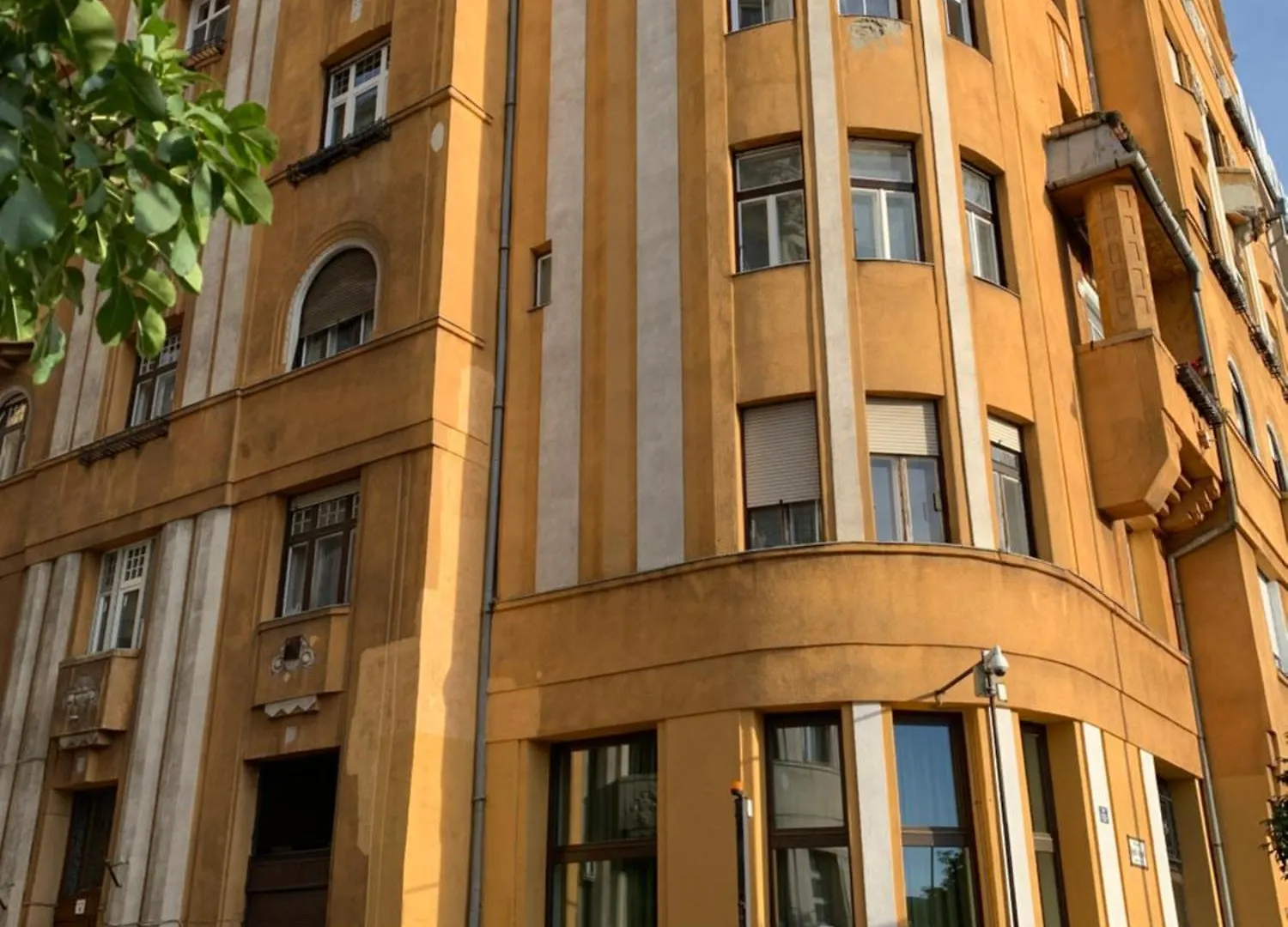 Riverside Gem In The City Center location